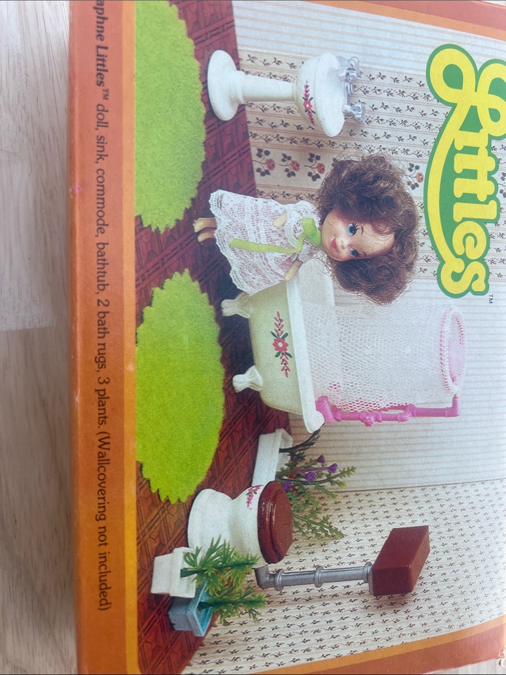The Littles Bathroom Dollhouse Furniture Set in Sealed Box Daphne - Picture 4 of 9